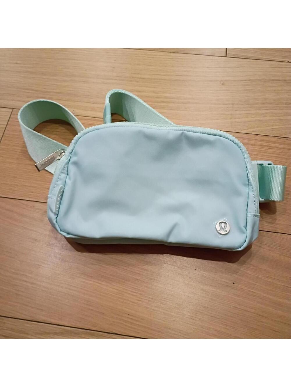 Lululemon Women's Blue and Green Bag